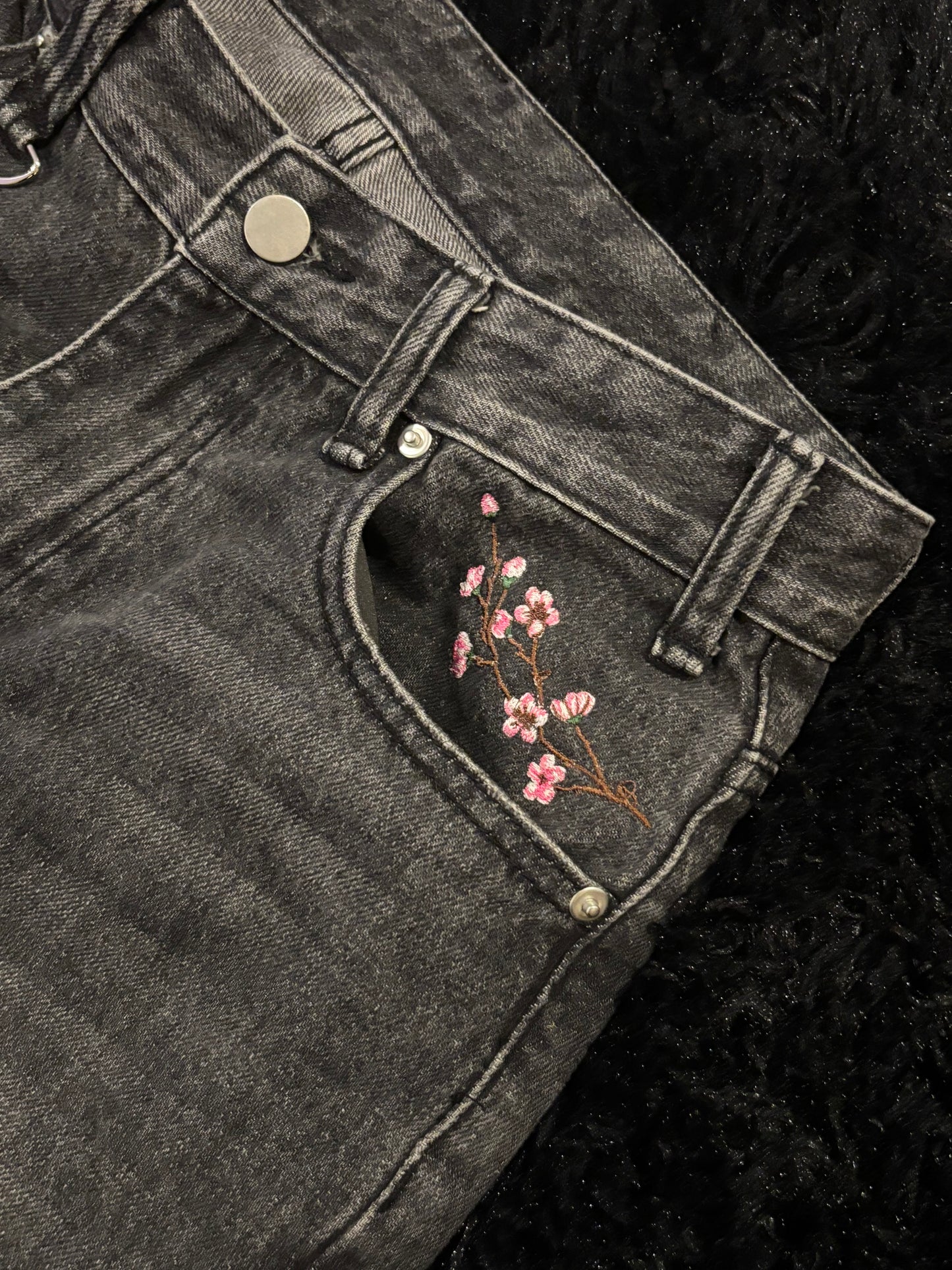 Baggy Black Embroidered Jeans