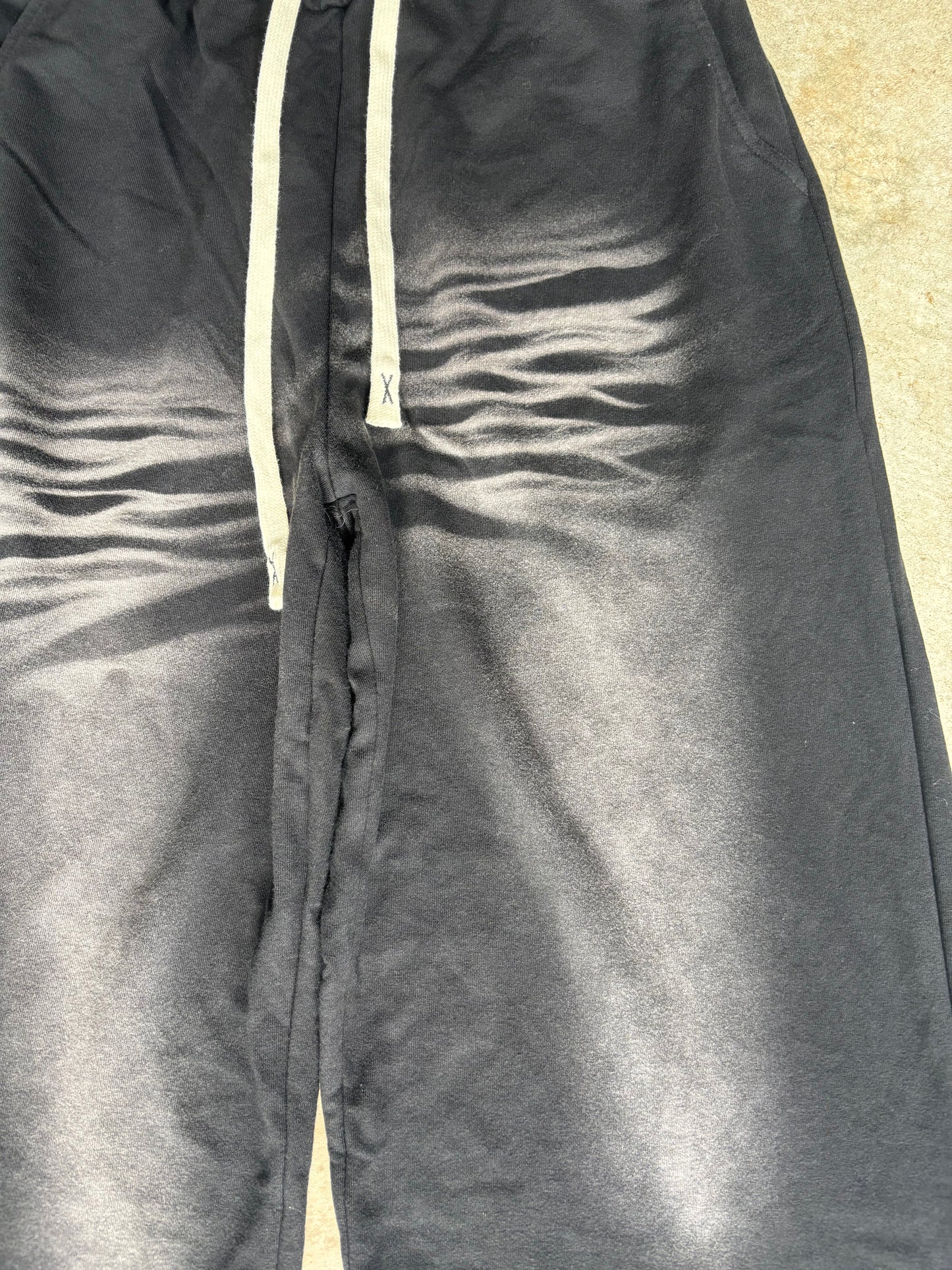 Washed baggy sweats