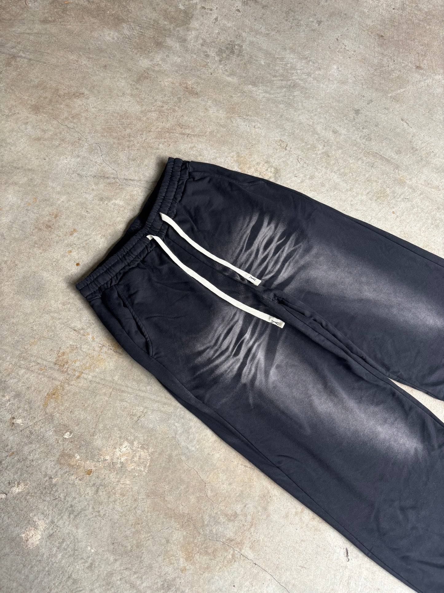 Washed baggy sweats