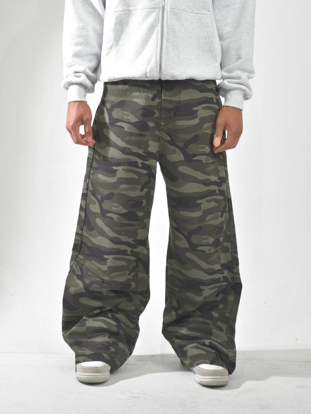 Camo baggy denim